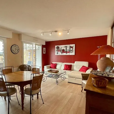 50 M At Lakefront With Garden Balcony Apartment *