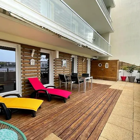 50 M At Lakefront With Garden Balcony *